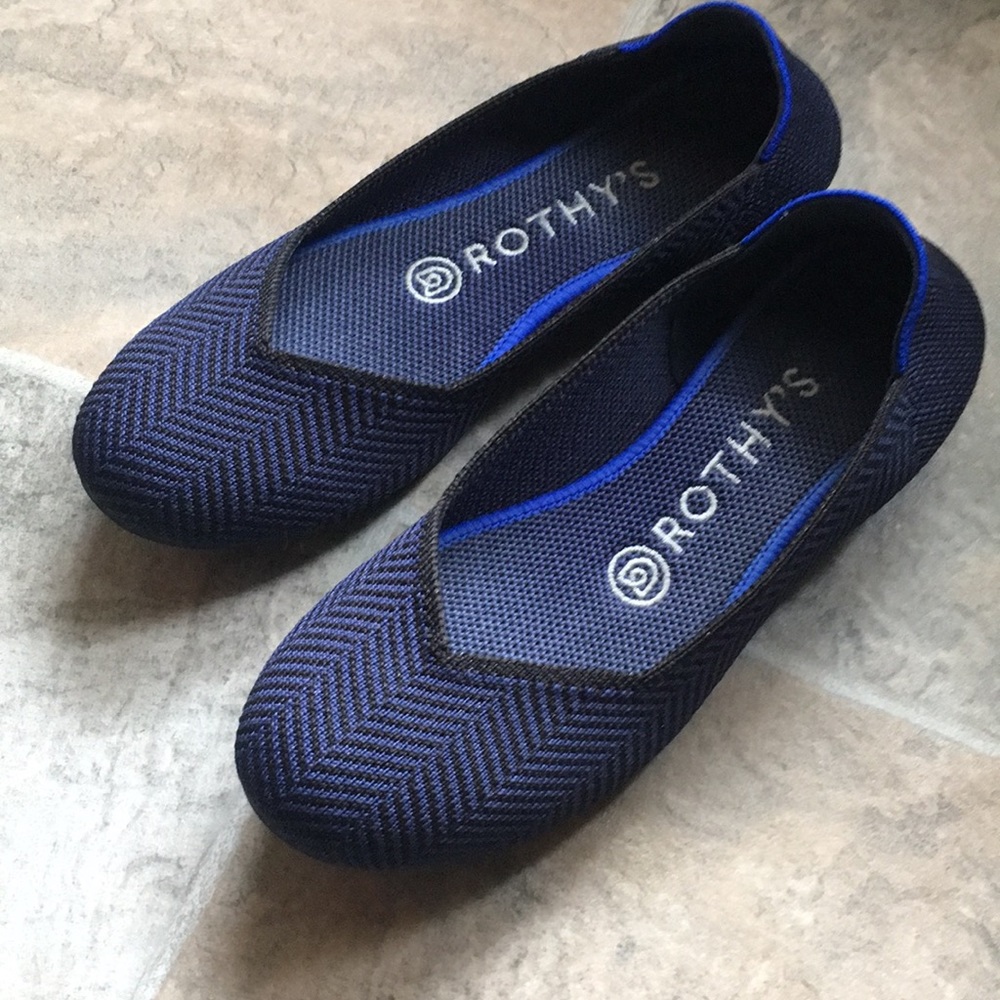 Rothys size 5 navy/ black chevron flats